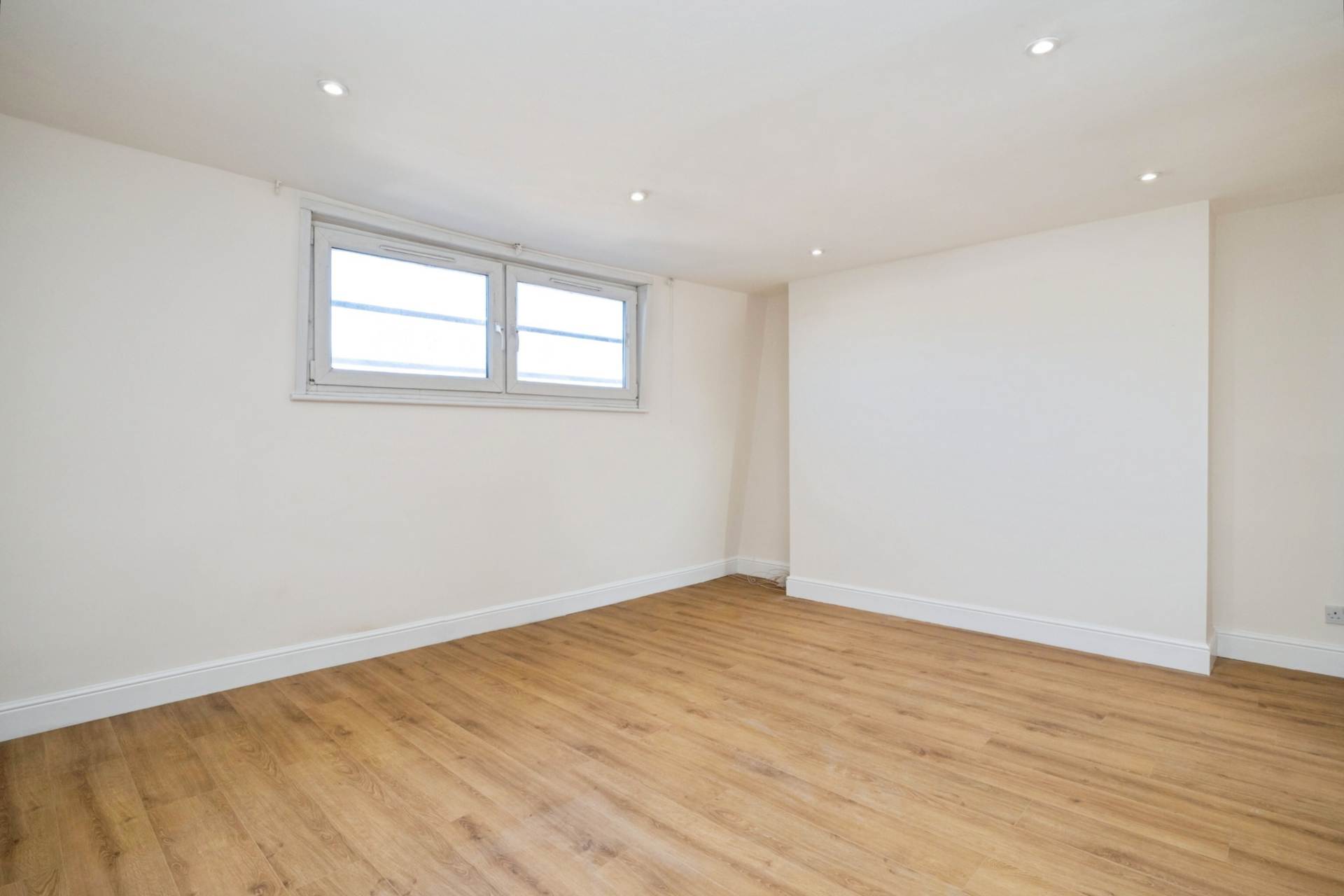 Mile End Road, London, Image 10