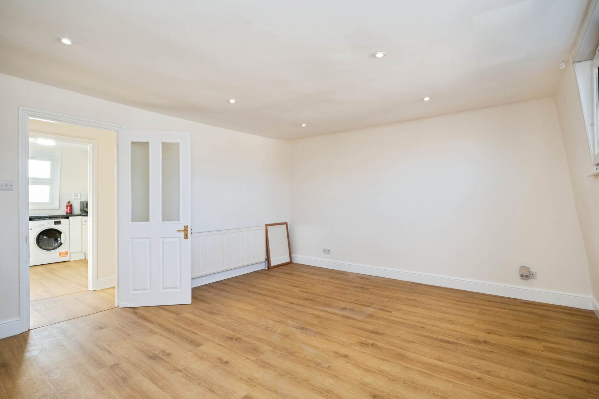 Mile End Road, London, Image 11