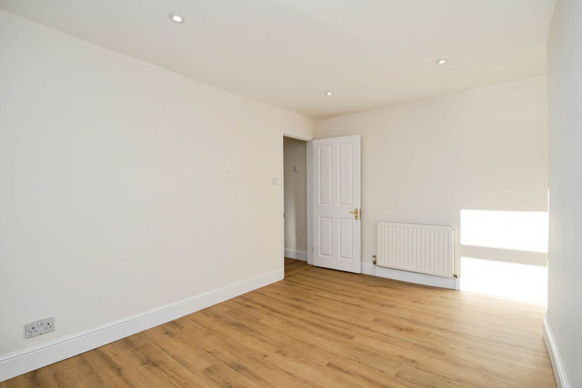 Mile End Road, London, Image 3