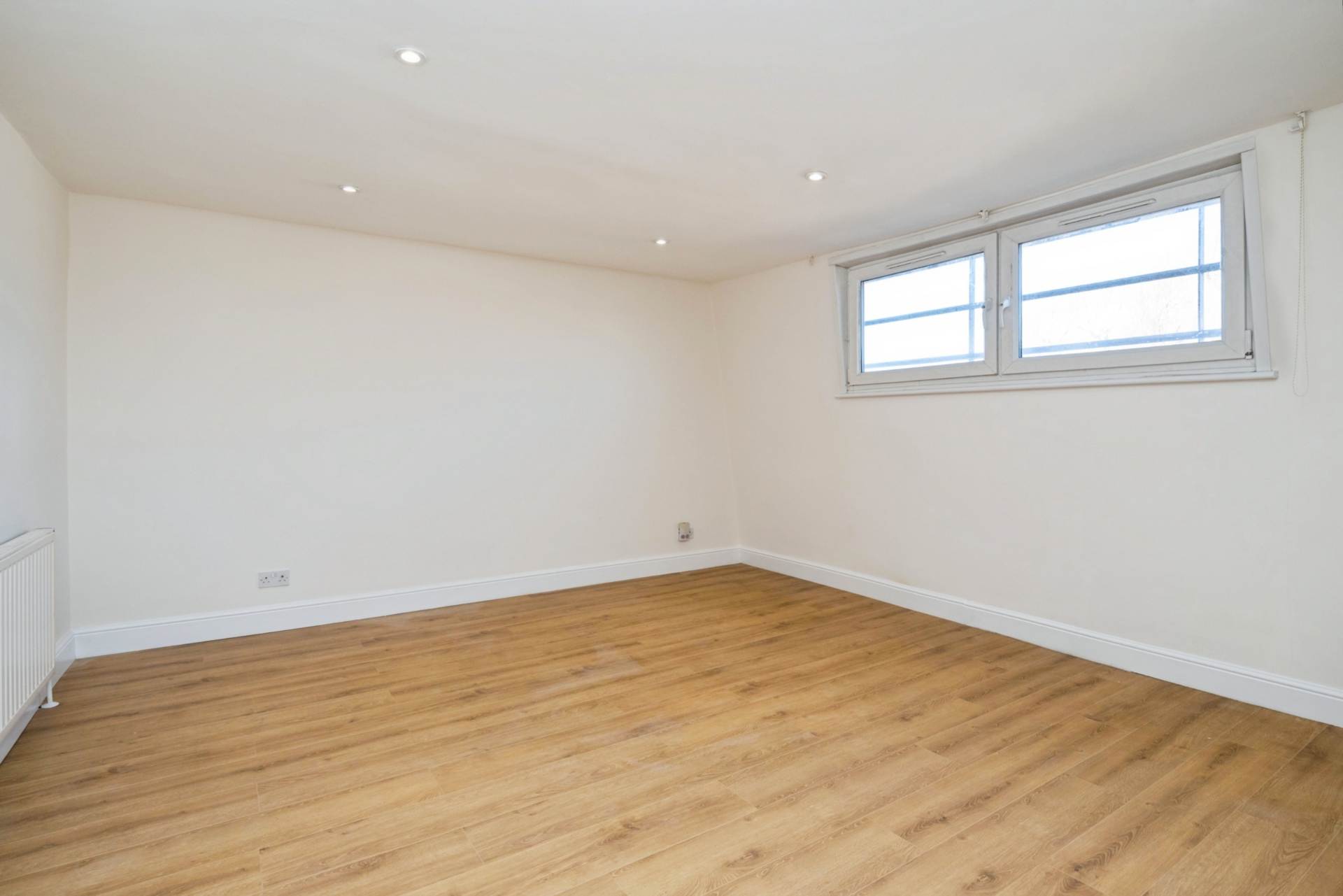 Mile End Road, London, Image 8