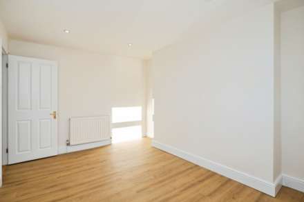 Mile End Road, London, Image 4