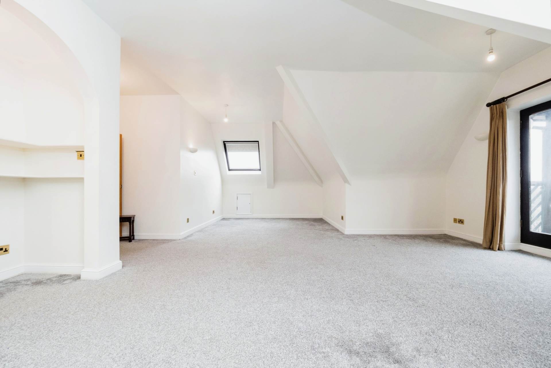 Boleyn Court, Buckhurst Hill, Image 4