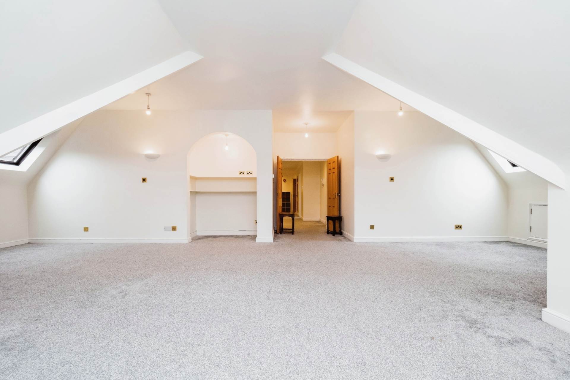 Boleyn Court, Buckhurst Hill, Image 5