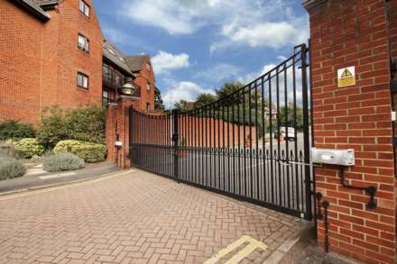 Boleyn Court, Buckhurst Hill, Image 2