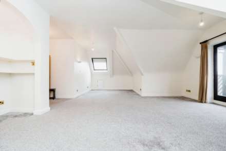 Boleyn Court, Buckhurst Hill, Image 4