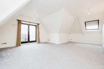 Boleyn Court, Buckhurst Hill, Image 7