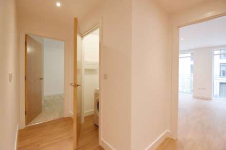 Lismore Boulevard, Colindale, Image 4