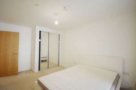 Lismore Boulevard, Colindale, Image 6