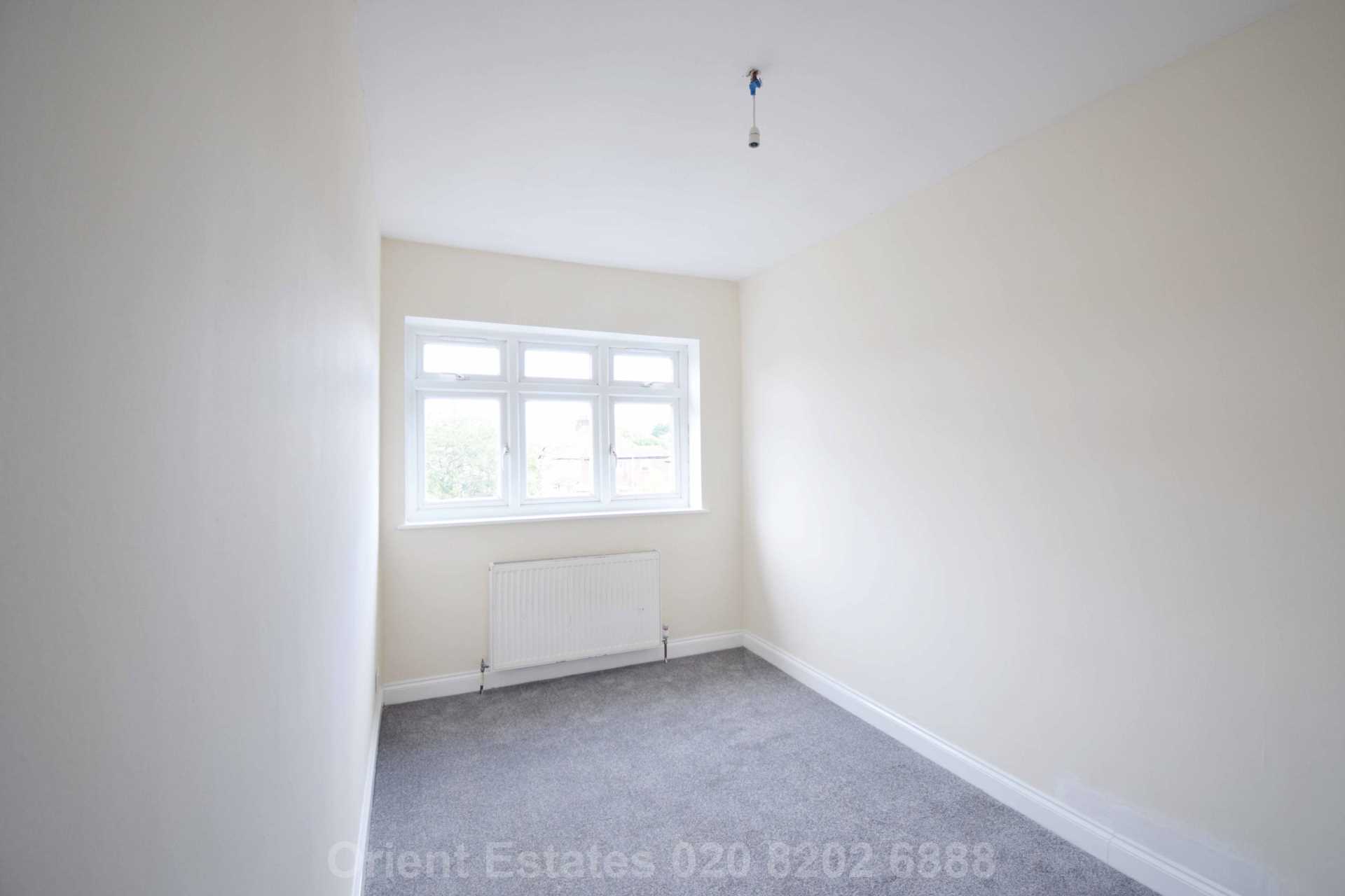 Meadow Drive, London, Image 8