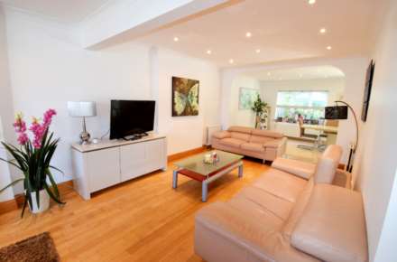 Elliot Road, London, Image 2