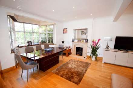 Elliot Road, London, Image 3