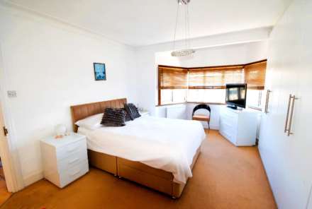 Elliot Road, London, Image 7