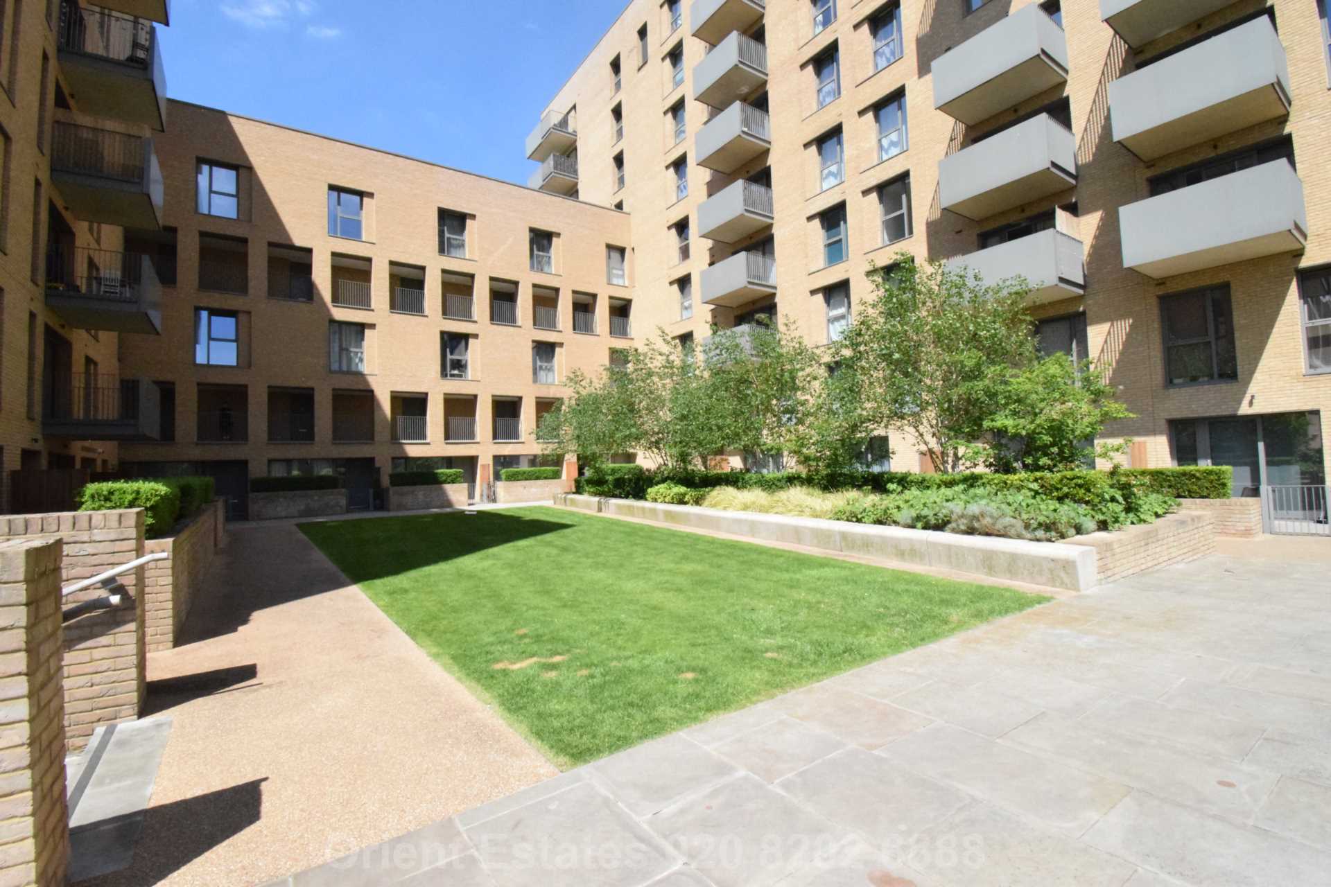 Moorhen Drive, London, Image 10