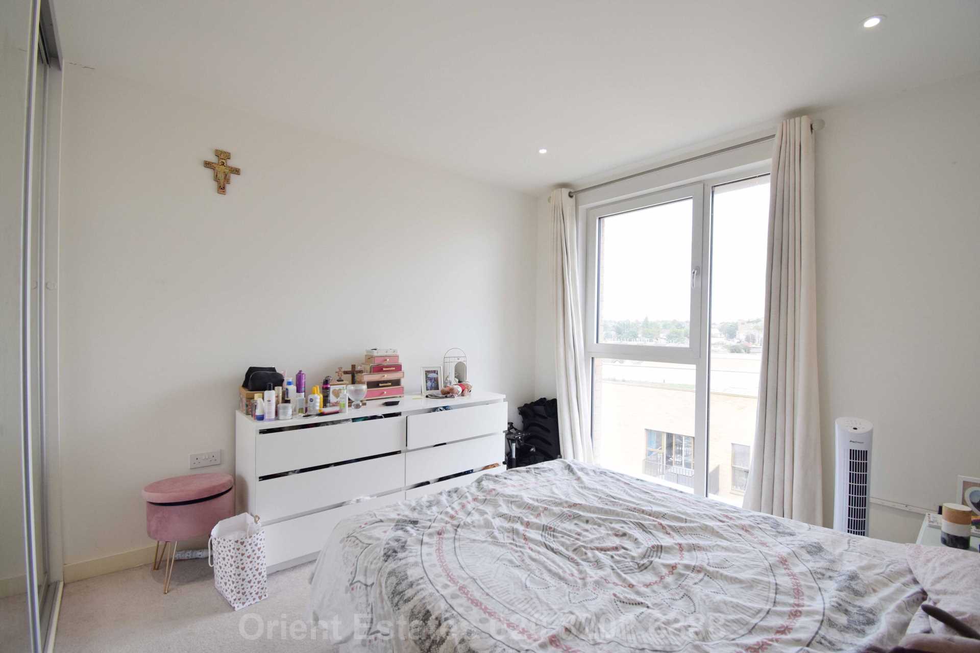 Moorhen Drive, London, Image 6