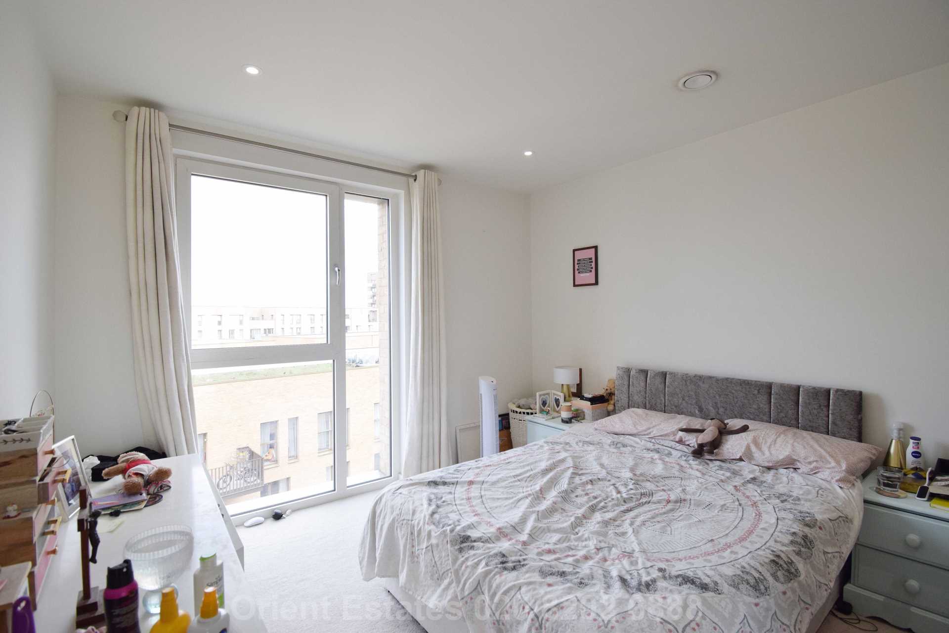 Moorhen Drive, London, Image 7