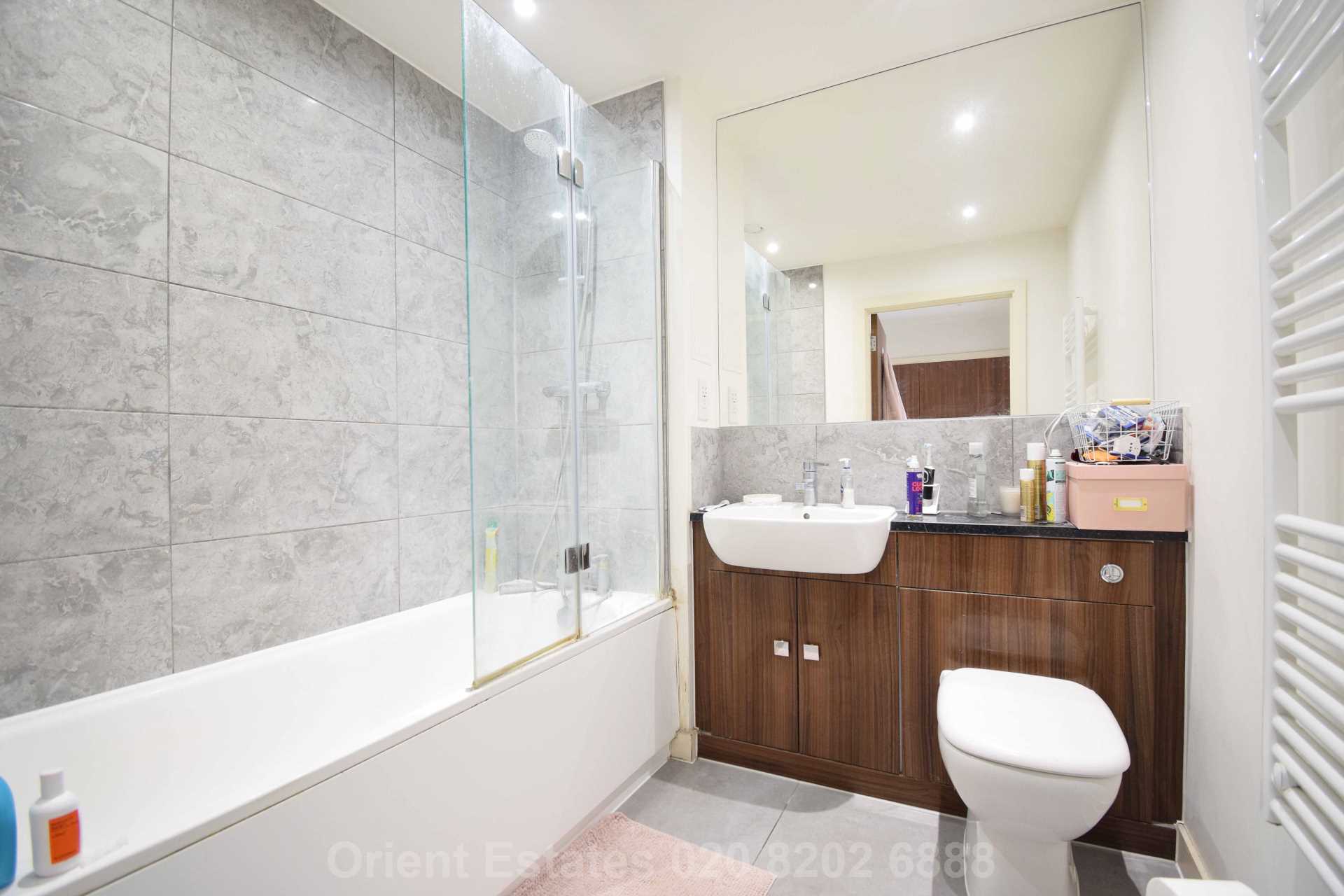 Moorhen Drive, London, Image 8