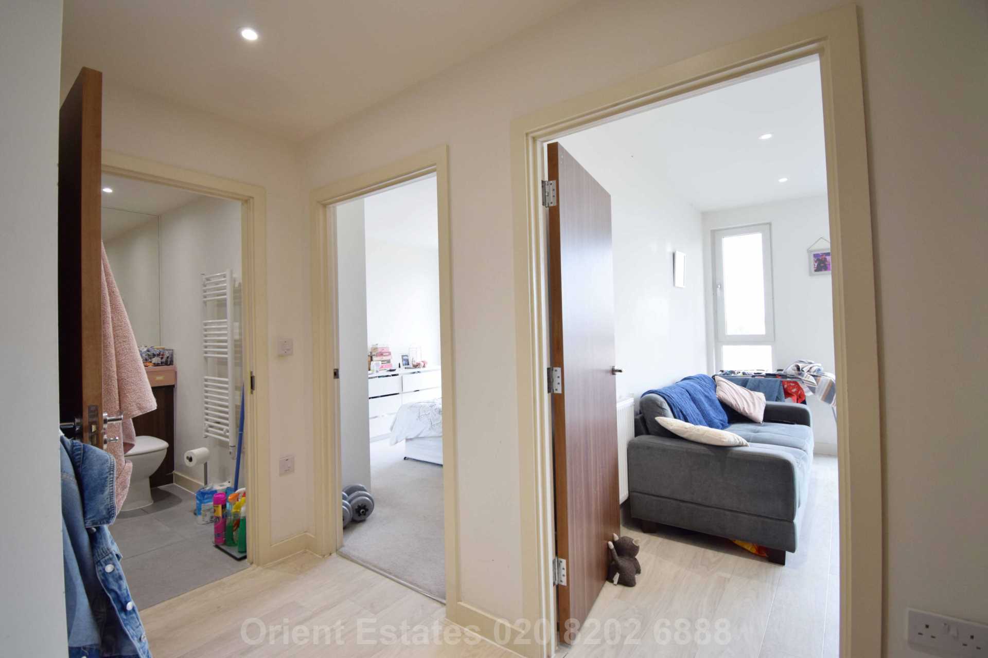 Moorhen Drive, London, Image 9