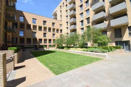 Moorhen Drive, London, Image 10