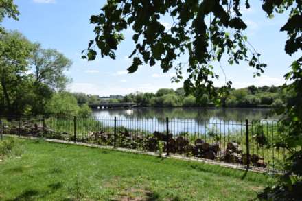 Moorhen Drive, London, Image 11