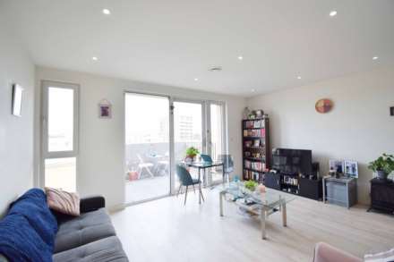 Moorhen Drive, London, Image 2