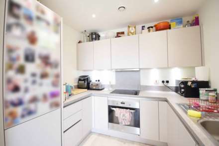 Moorhen Drive, London, Image 4