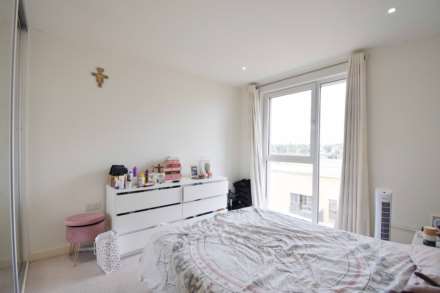 Moorhen Drive, London, Image 6