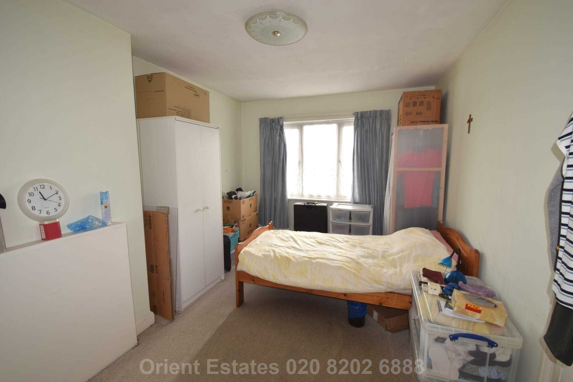 Sturgess Avenue, London, Image 4