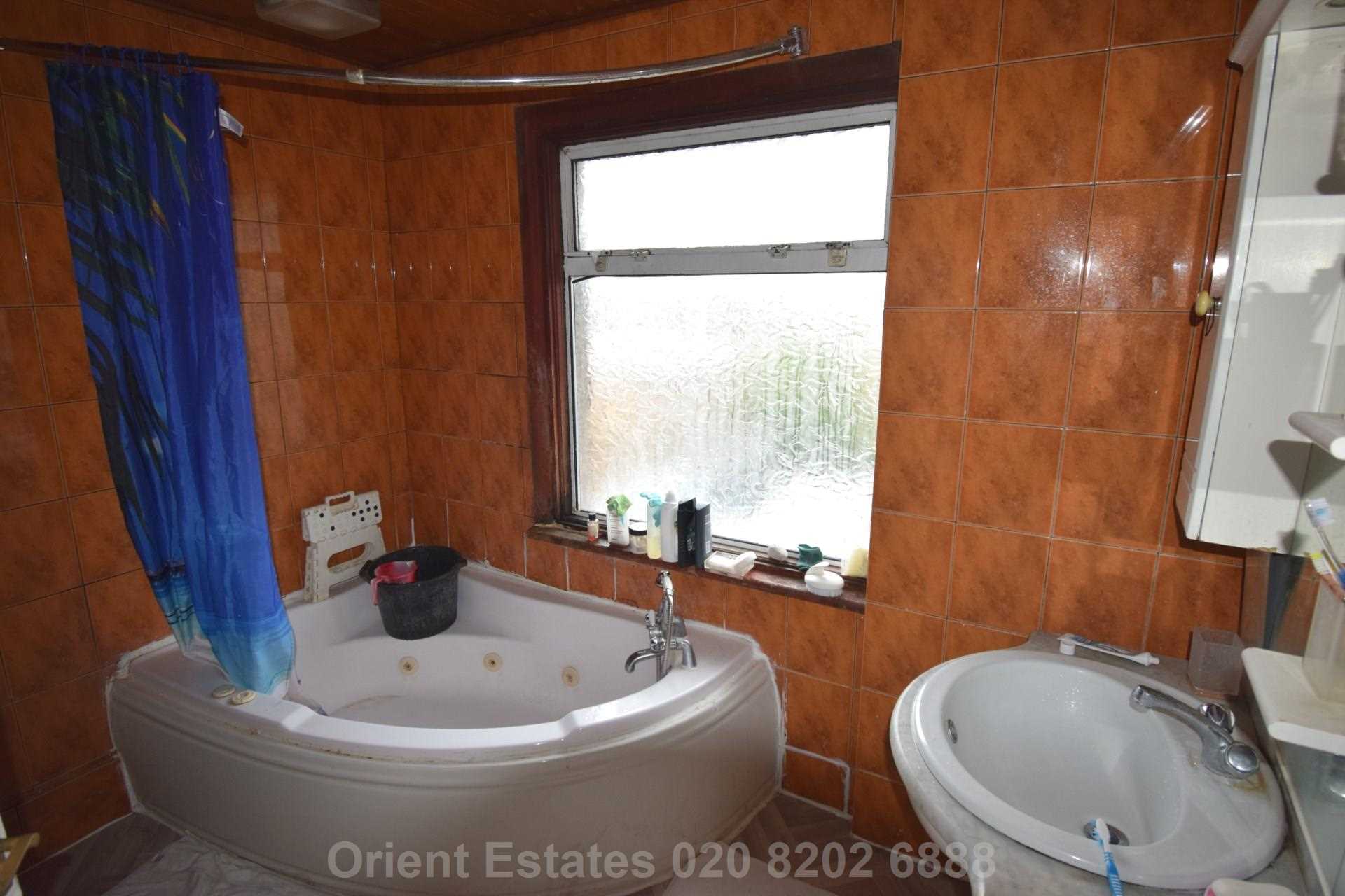 Hendon Way, Cricklewood, Image 4