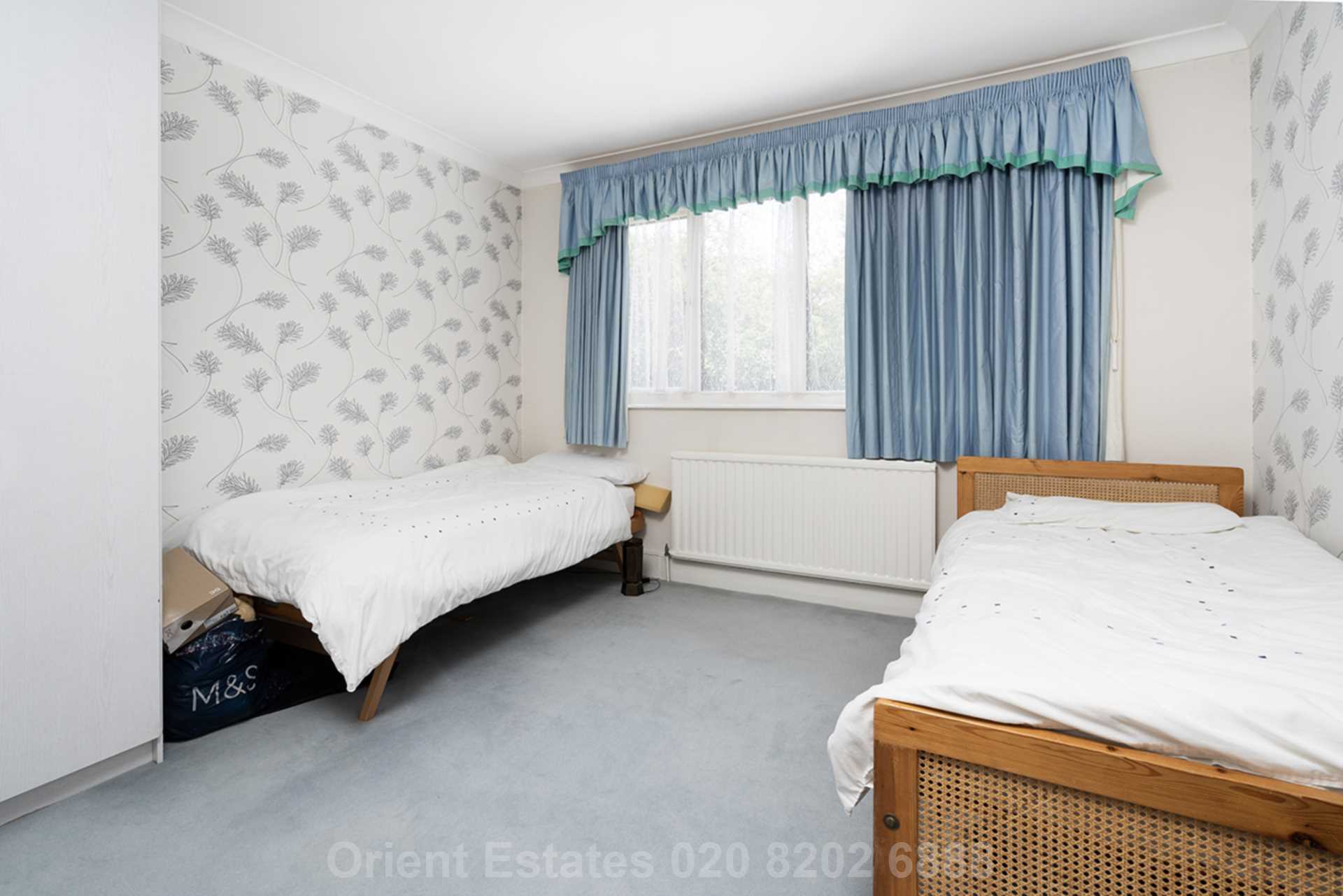 Property For Sale Broughton Avenue, London Orient Estates (ID 1236)