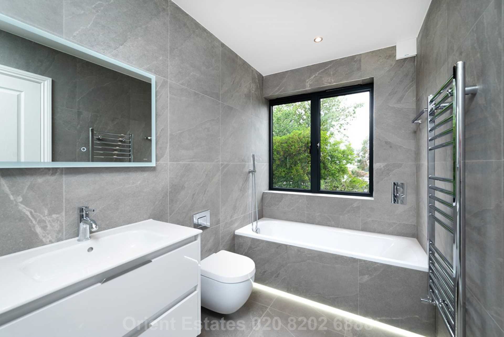 St Marys Crescent, Hendon, Image 7