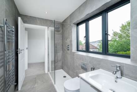 St Marys Crescent, Hendon, Image 9