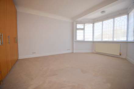 Talbot Crescent, London, Image 5