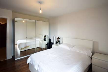 Shearwater Drive, London, Image 3