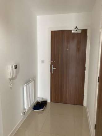 Shearwater Drive, London, Image 8