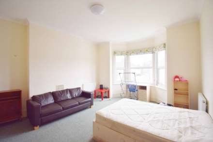 Station Road, London, Image 1