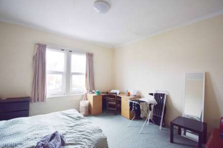 Station Road, London, Image 3
