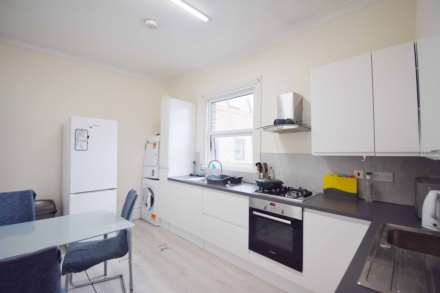 Station Road, London, Image 4