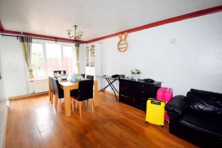 Colin Drive, London, Image 2