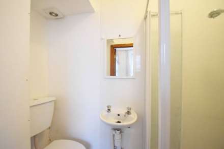 Station Road, London, Image 11