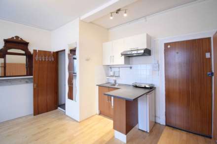 Station Road, London, Image 2