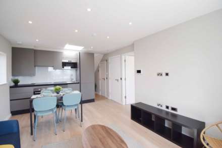 Hayes Crescent, London, Image 2