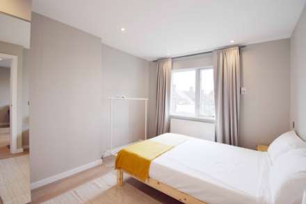 Hayes Crescent, London, Image 3