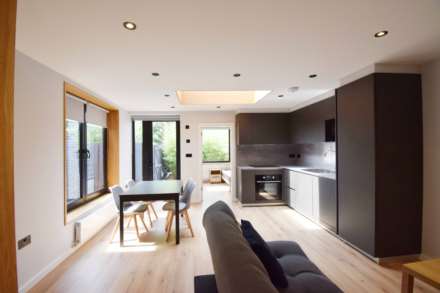 Hamilton Road, London, Image 6