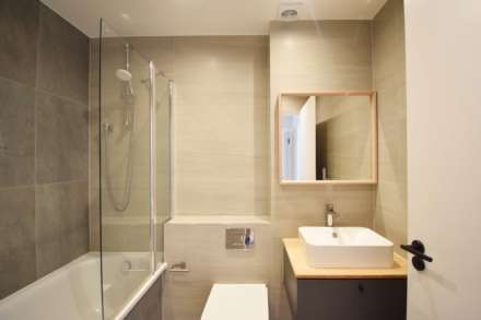 Hamilton Road, London, Image 9