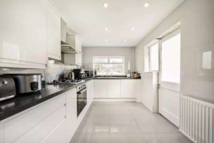 Shirehall Lane, London, Image 4
