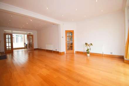 Rundell Crescent, London, Image 4