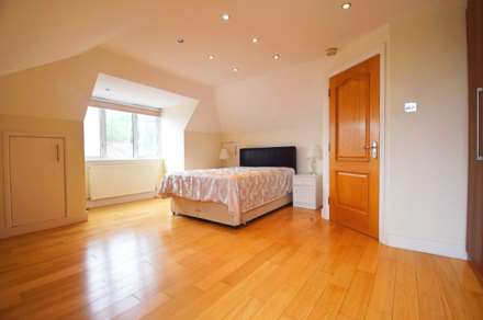 Rundell Crescent, London, Image 9