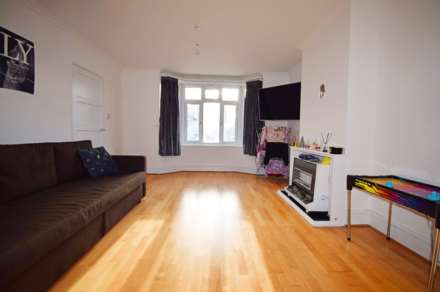 Layfield Crescent, London, Image 2