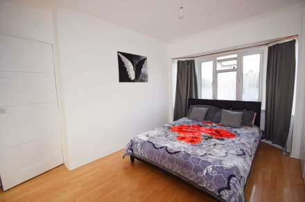 Layfield Crescent, London, Image 5