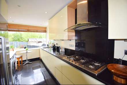 Westside, NW4, Image 4